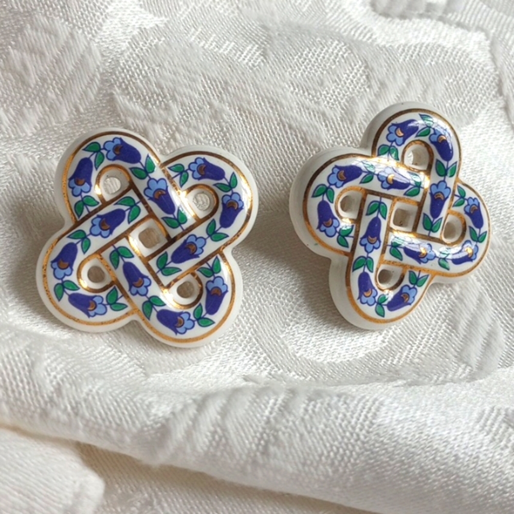 Vintage Avon Porcelain Purple Celtic Knot Floral 1 Inch Square Earring Pierced